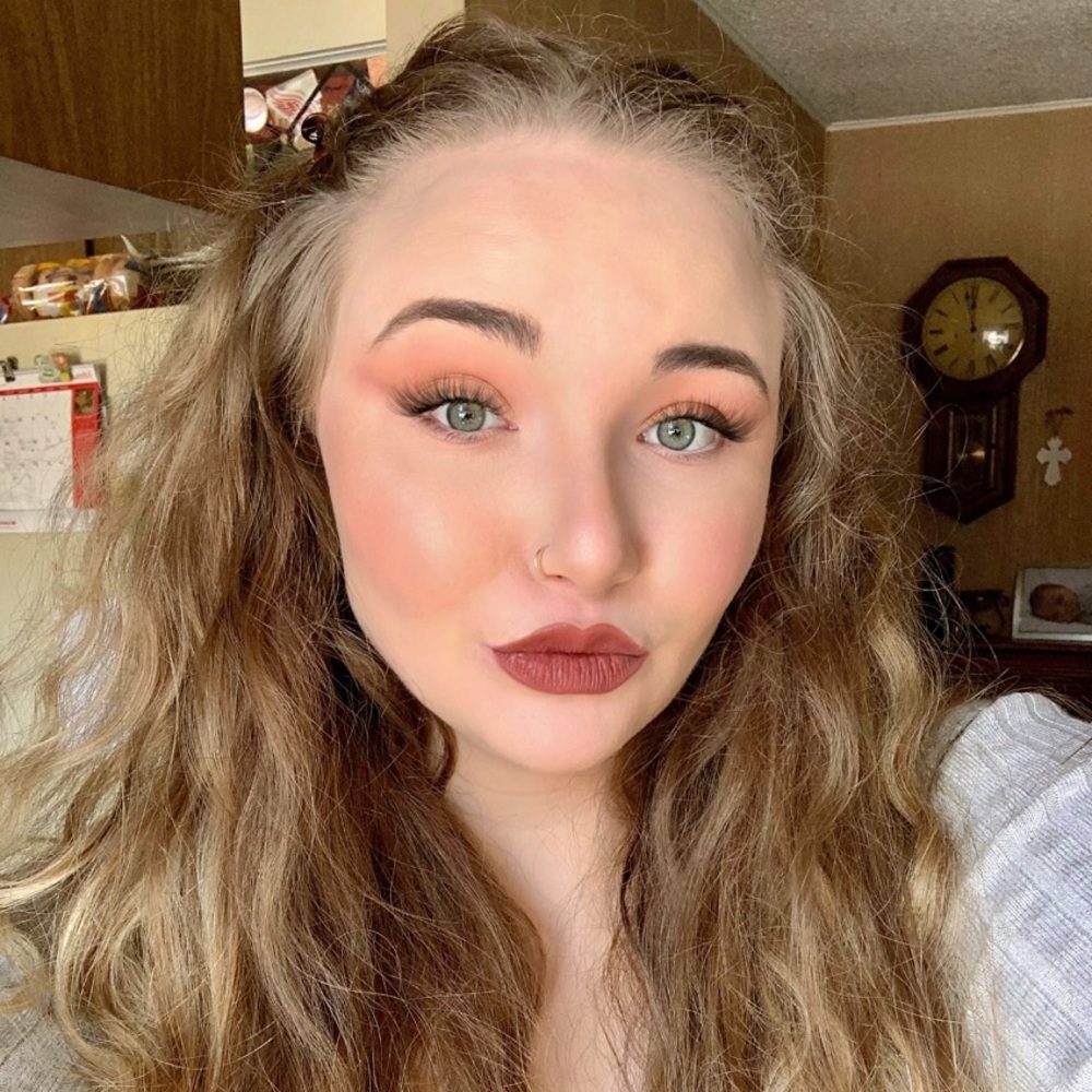 Meet your Posher, Emilee